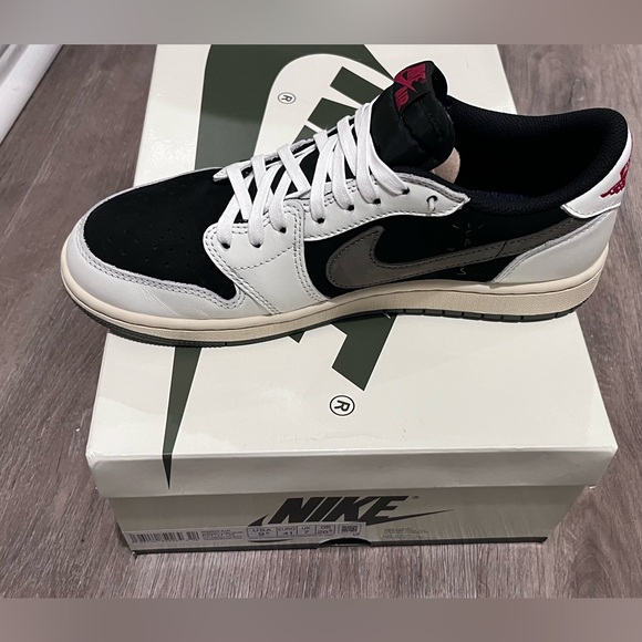Nike Air Jordan 1 Retro low OG SP  Travis Scott Olive women’s used twice - Picture 7 of 8